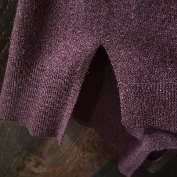 Cashmere sweater with thumb holes - Picture 6 of 10